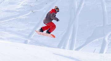 Snowboarding in Dizin