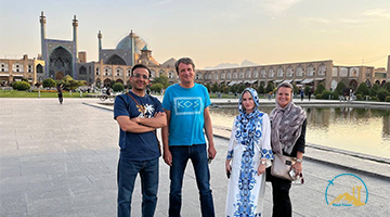 Tourists in Naqshe Jahan Square