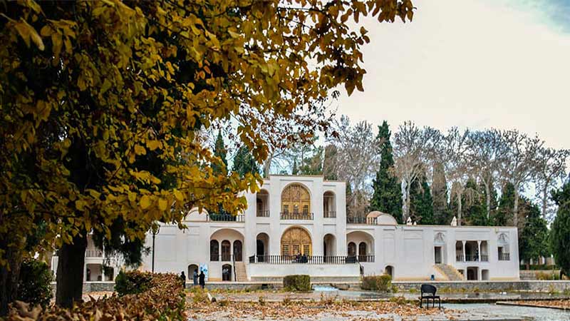 a view of Shahzadeh Mahan Historical Garden